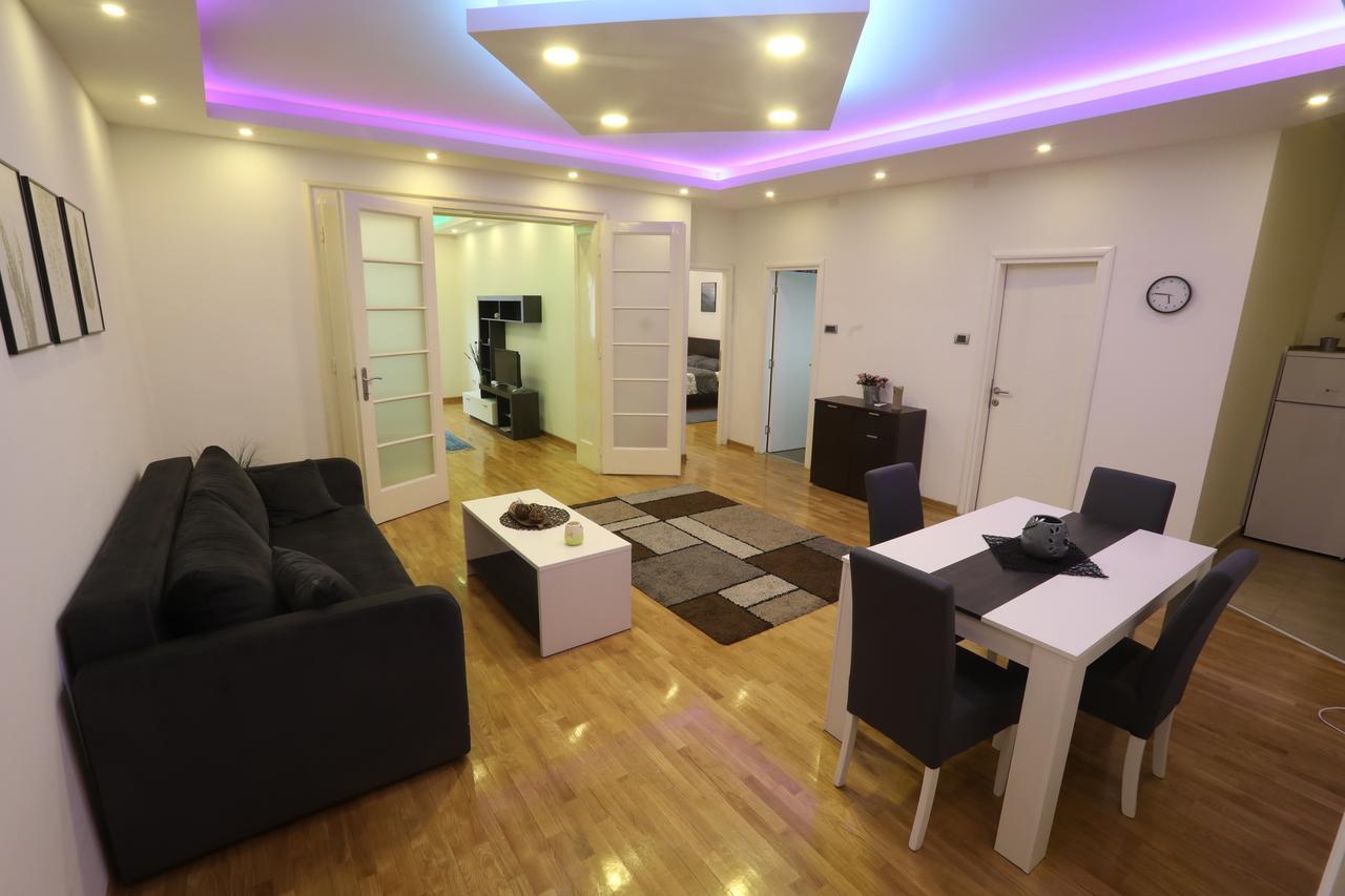 De Luxe Republic Square Apartment Of 100Sqm เบลเกรด ภายนอก รูปภาพ