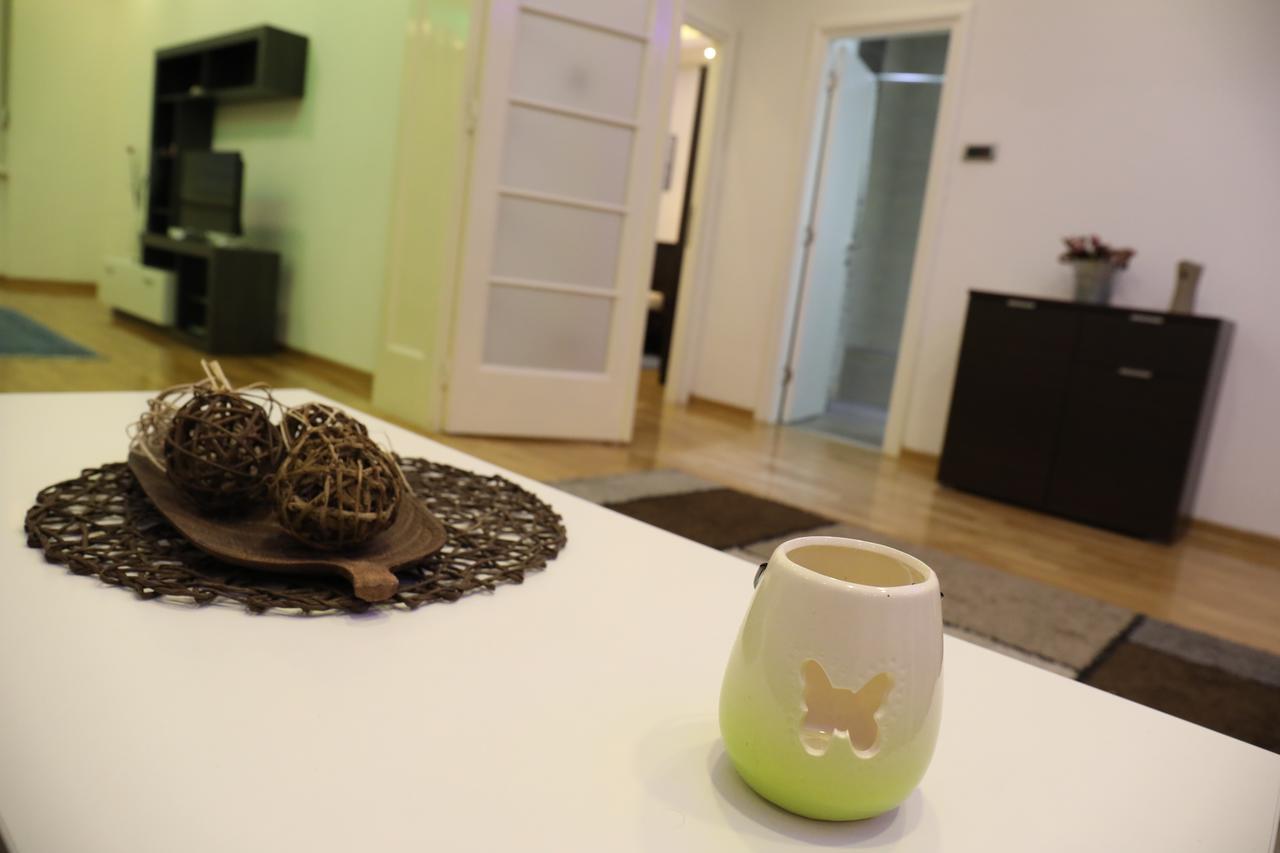 De Luxe Republic Square Apartment Of 100Sqm เบลเกรด ภายนอก รูปภาพ